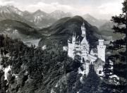 01-Konigsschlo-Neuscxhwanstein-mit-Hohenschwangau-Alpsee-Schwansee-Tiroler-und-Allgauer-Hochgebirge